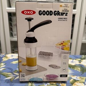 OXO Black and White Cookie Press